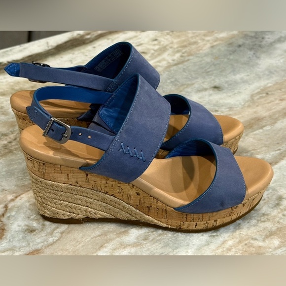 Women’s UGG Elena Sandals Espadrille Wedge Heel
Slingback Blue Leather- Size 7 - Picture 2 of 8